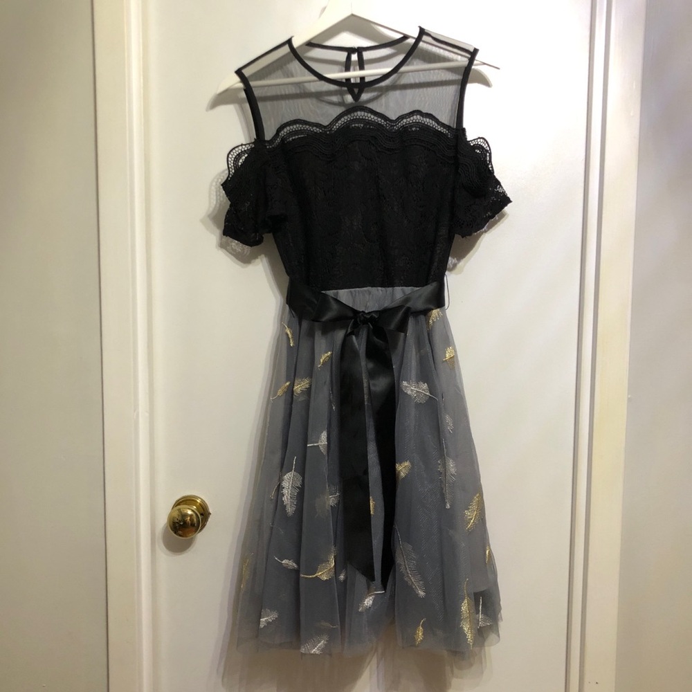 2/$20🍁Lace & embroidered tulle dress (S)